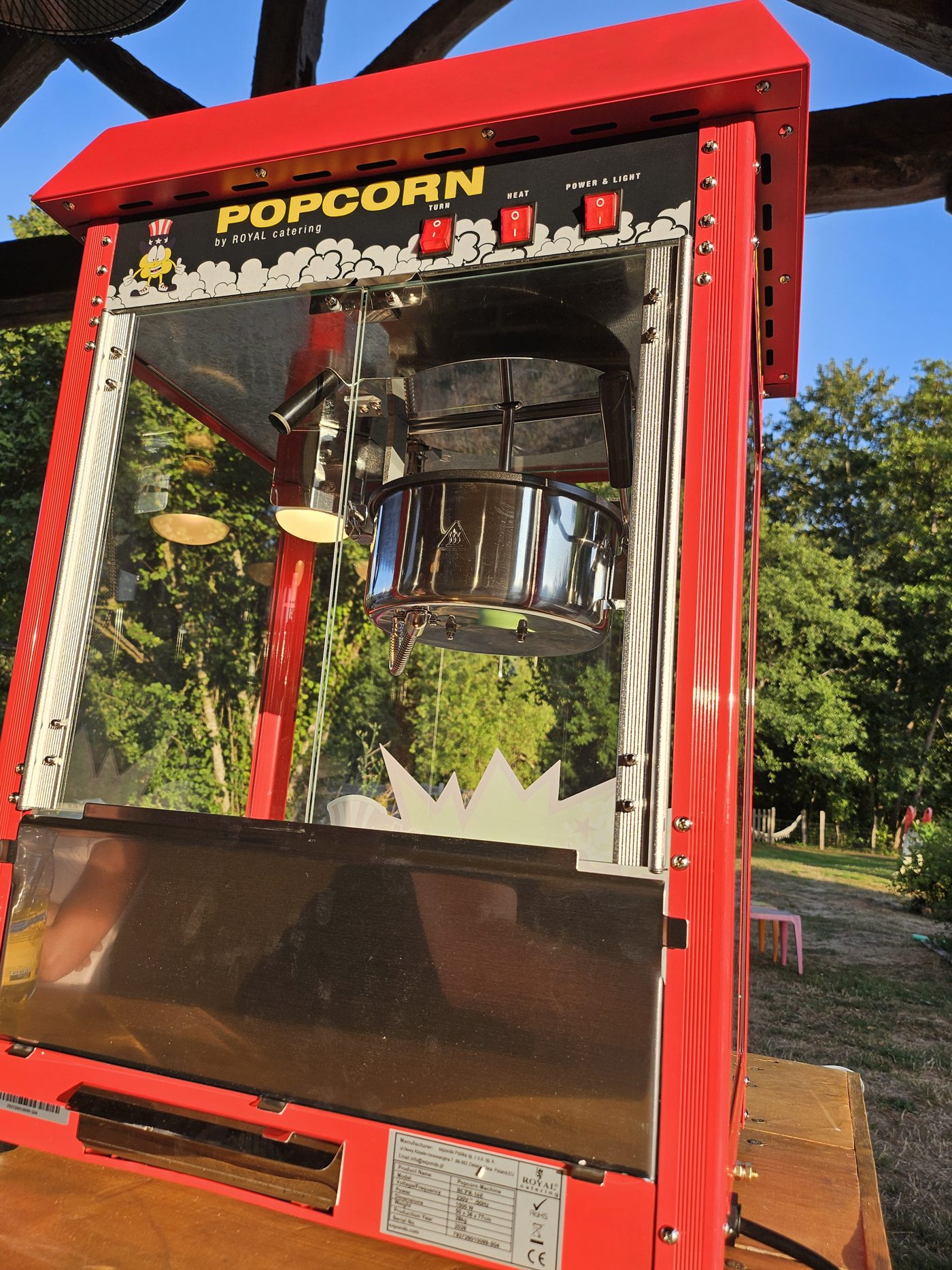 Machine à pop-corn rouge à louer à Saint-Julien-du-Sault et dans l'Yonne